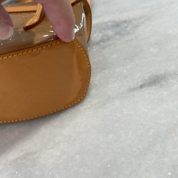 LOUIS VUITTON NOISETTE MONOGRAM VERNIS BISCAYNE BAY Shoulder Bag France 2005 - Picture 13 of 17